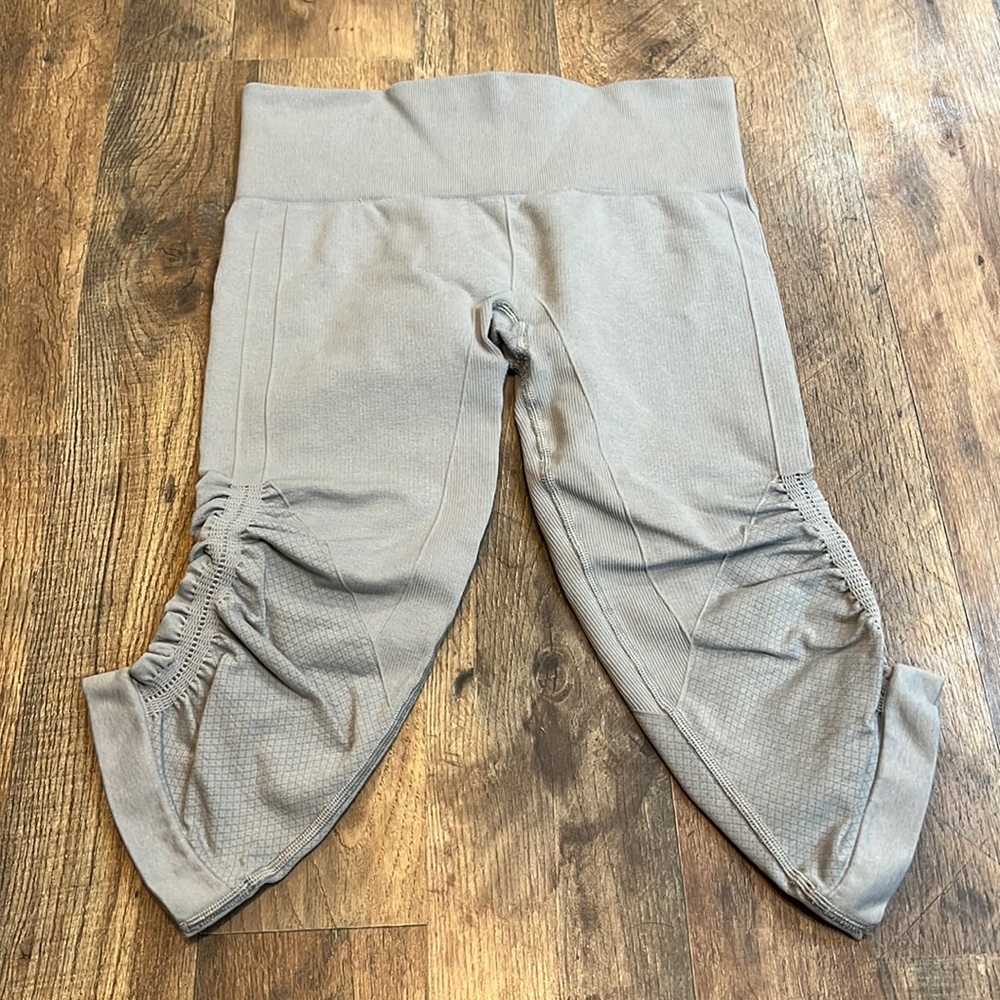 Lululemon crops